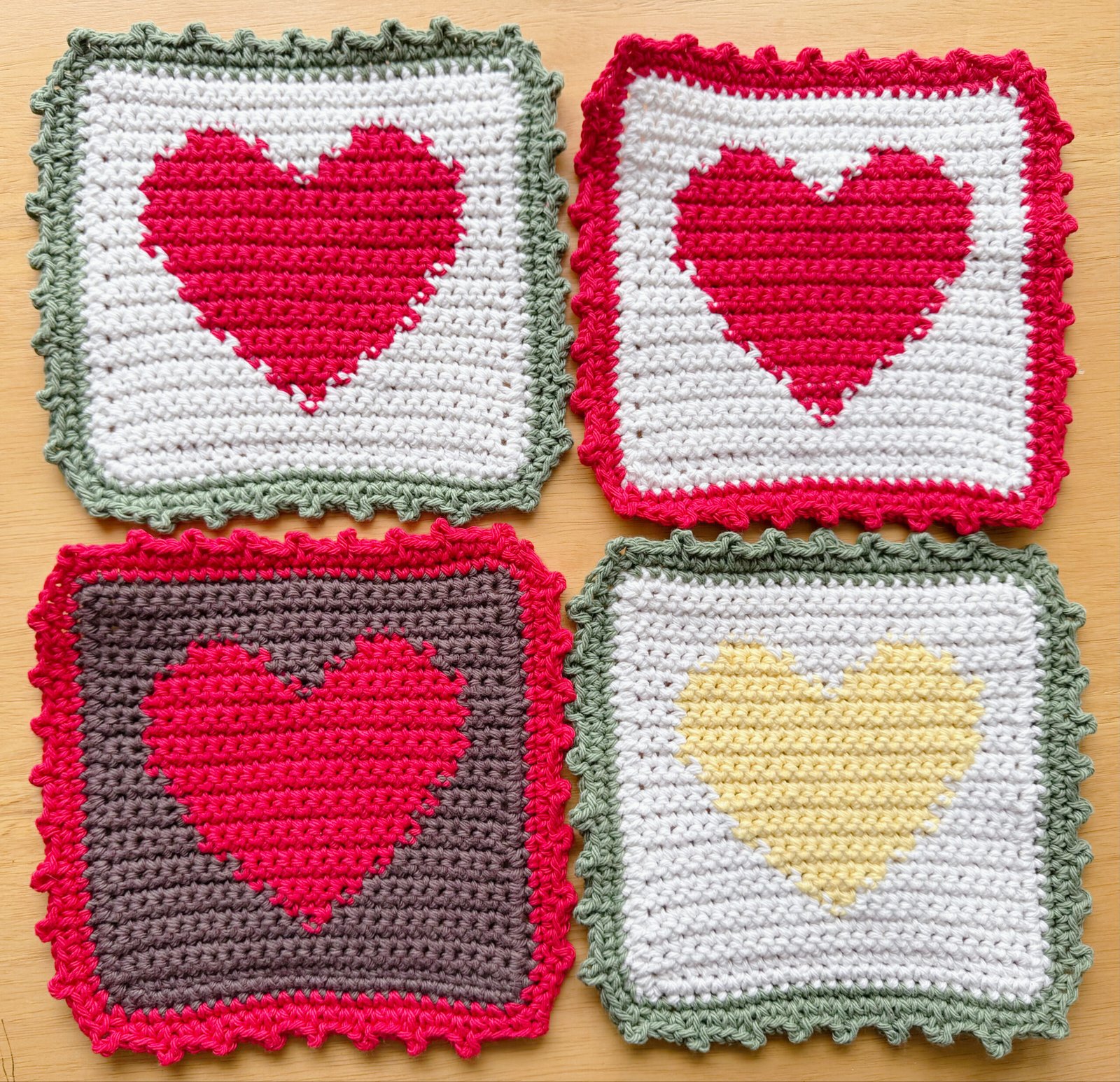Super easy crochet heart coaster / pixel art crochet – Free pattern+video tutorial