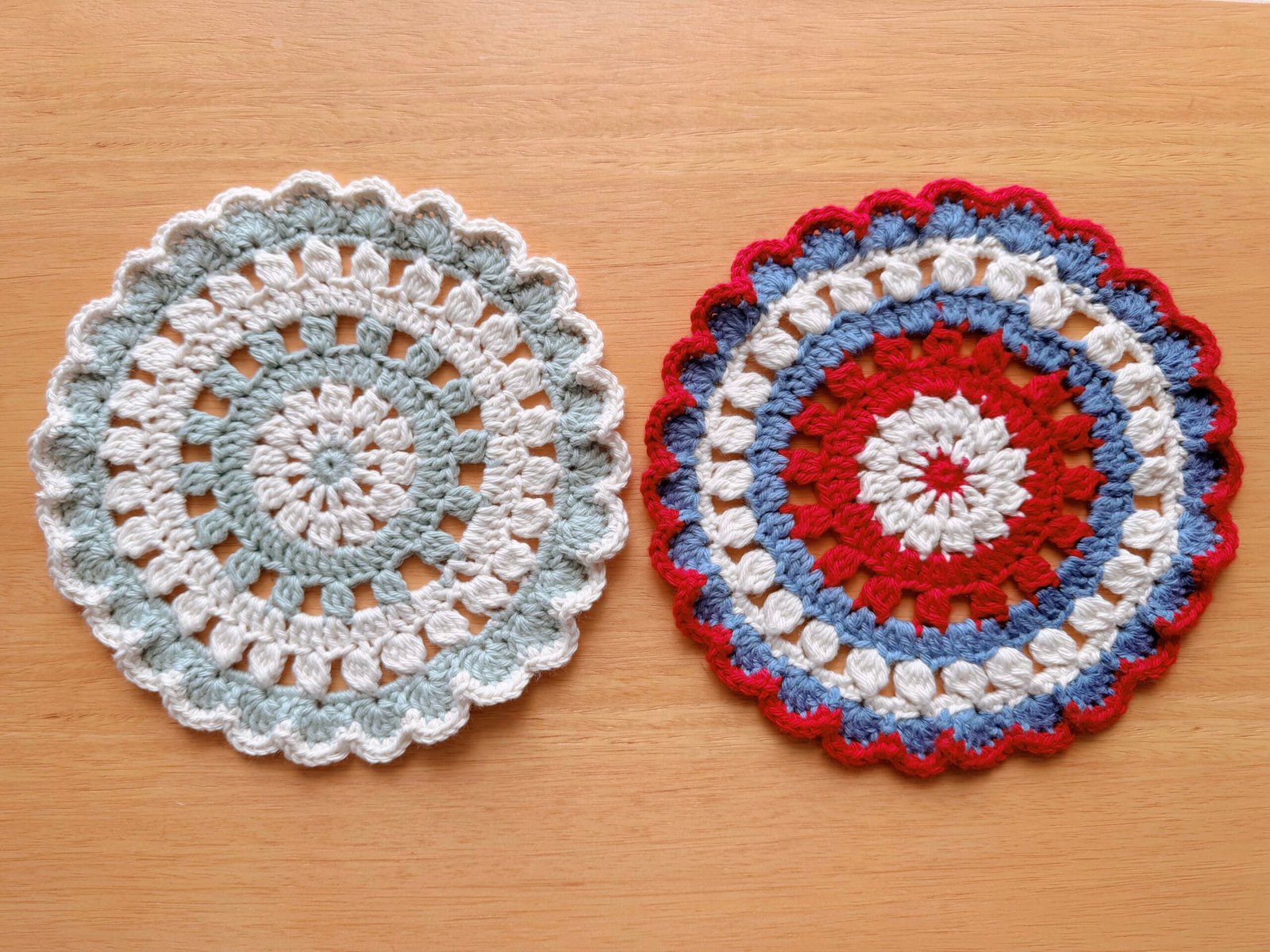 Easy crochet lacy coaster / Free pattern